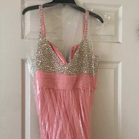 🎀 super cute prom dress 🎀 - Picture 2 of 7